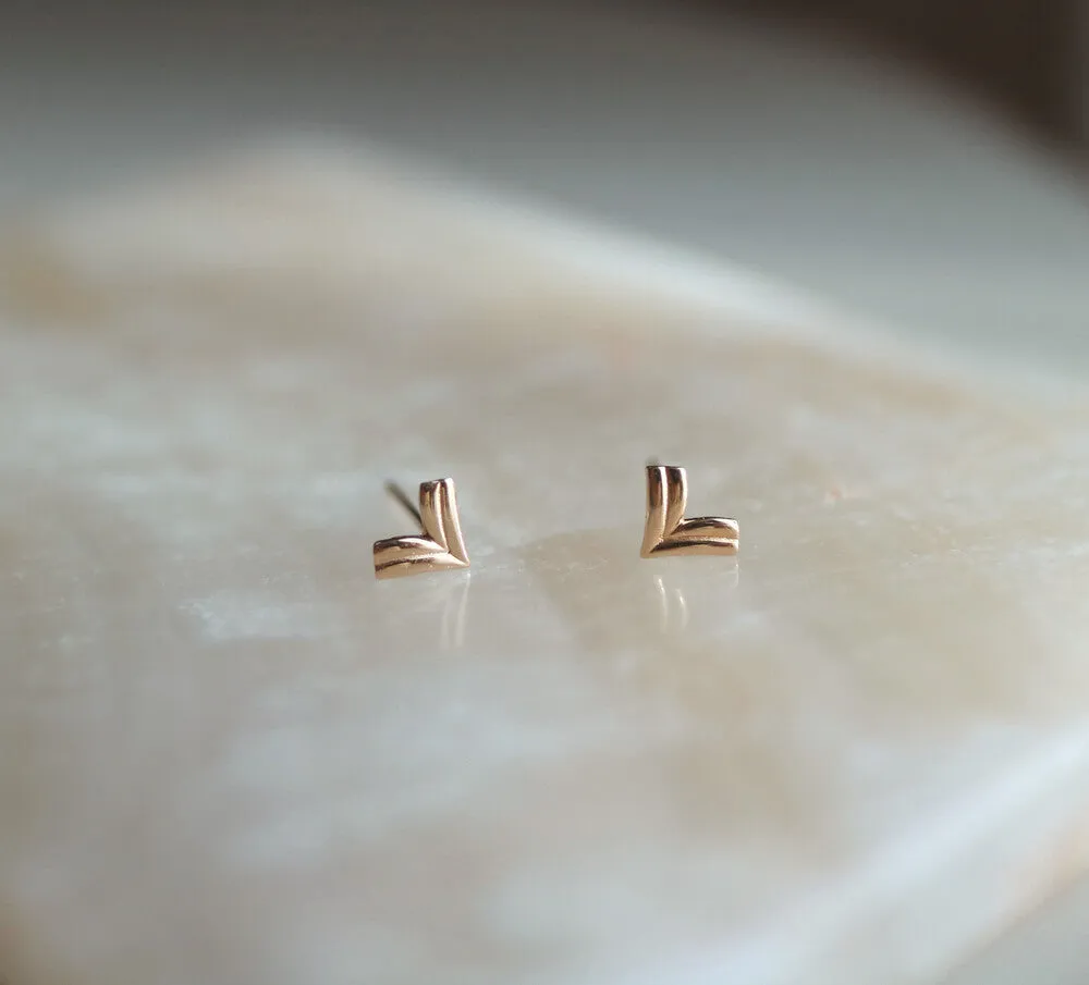 14k 18k Solid Gold Chevron V Helix Conch Cartilage Lobe Pierced Ear Post Earrings Studs