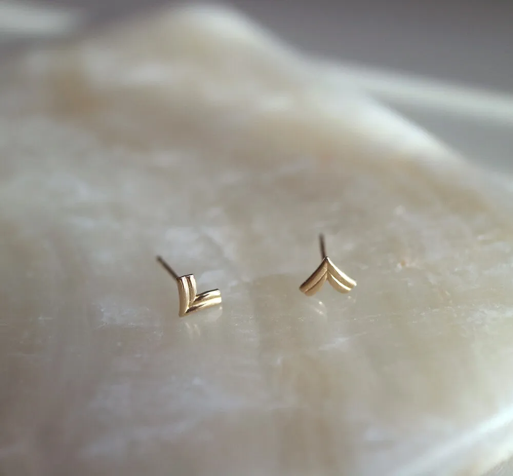 14k 18k Solid Gold Chevron V Helix Conch Cartilage Lobe Pierced Ear Post Earrings Studs