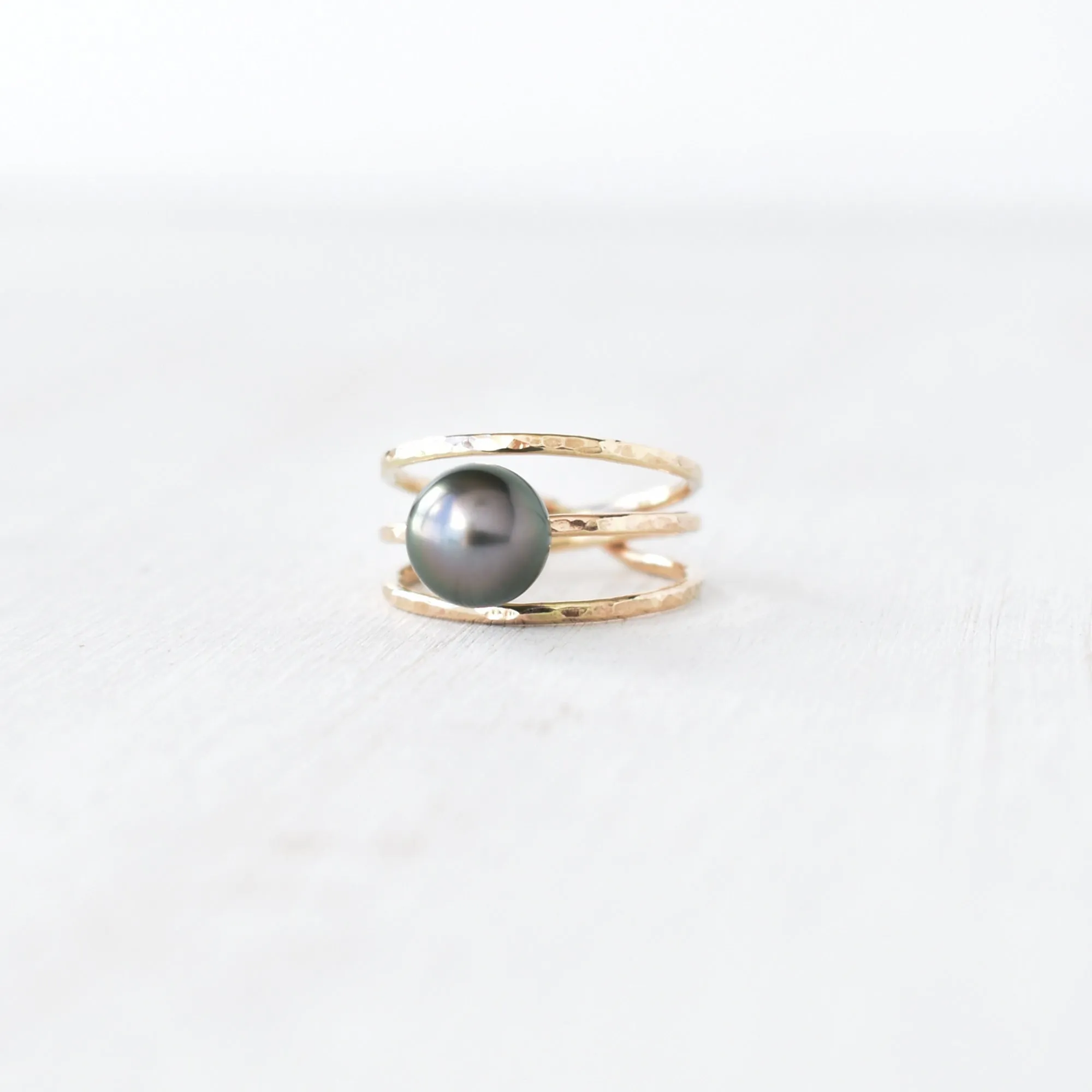 'Ekolu Three Band Ring with Pearl