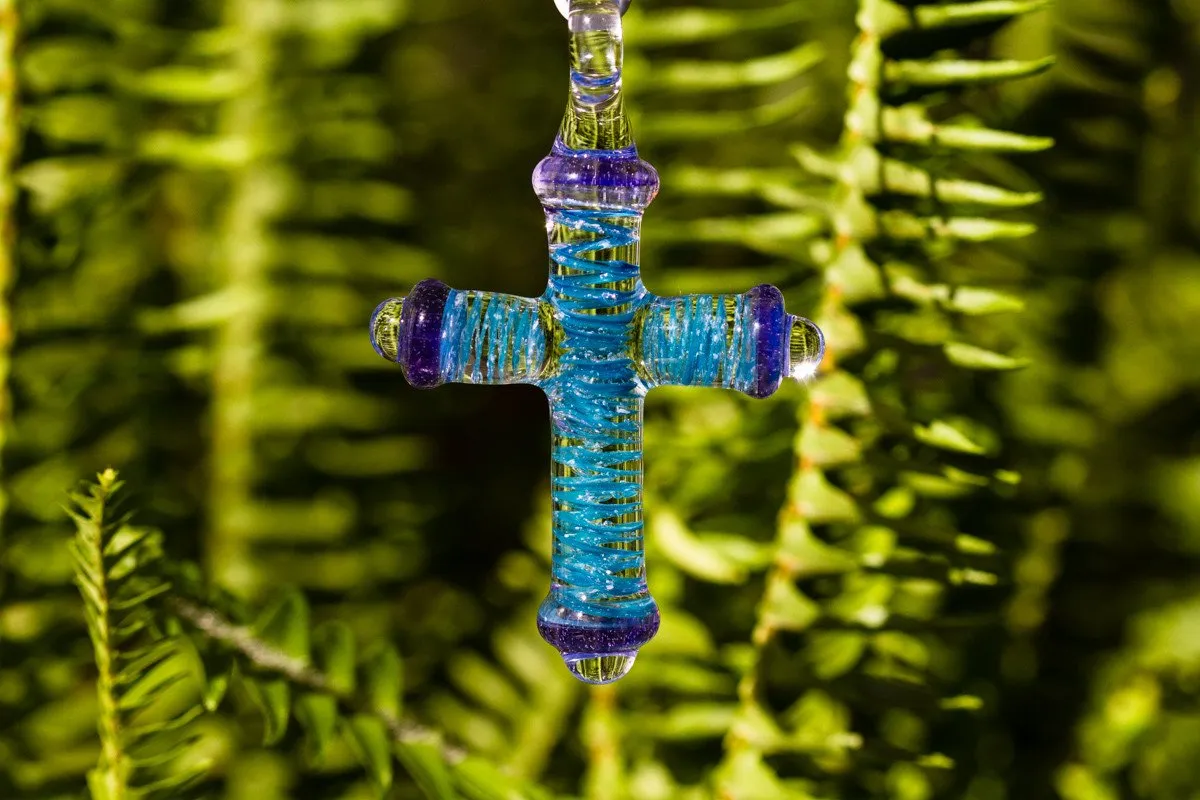 Large Ribbon Glass Cross with Cremation Ash